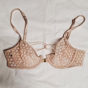 🌺 Victoria's Secret Front Close Cream Lace Bra